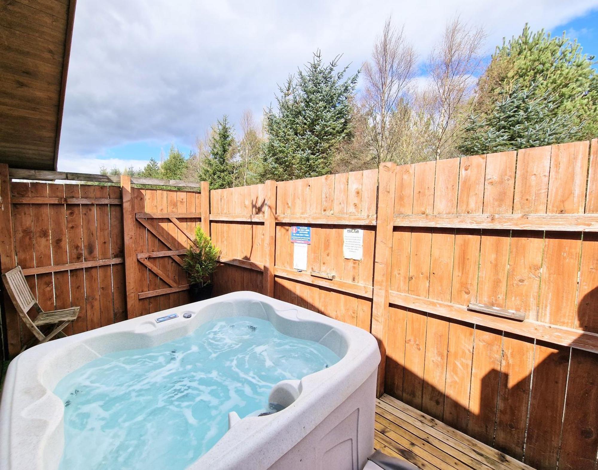 Ochil 8 With Private Hot Tub - Fife - Loch Leven - Lomond Hills Villa Kelty ภายนอก รูปภาพ